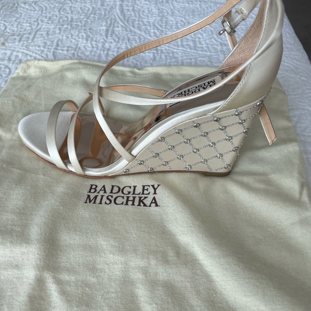 Badgely Mischka Shelly Wedge - New, Unworn